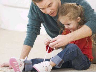 научить-ребенка-завязывать-шнурки